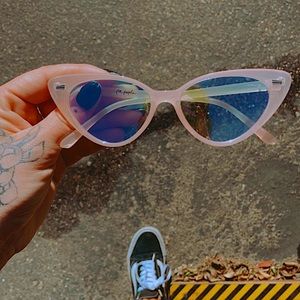 FREE PEOPLE pink cat eye sunnies 🌸